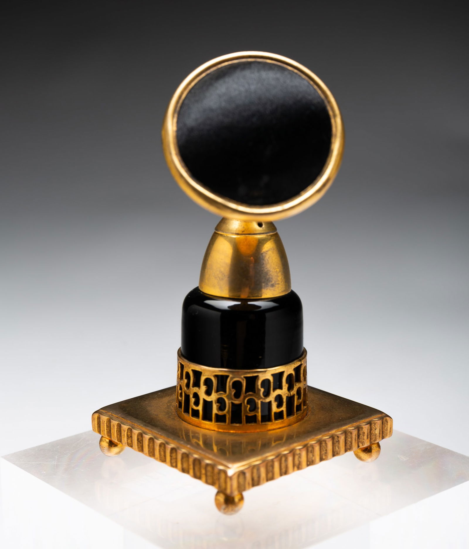 PETITE "LE MODERNE" SERIES PERFUME ATOMIZER BY DEVILBISS. (1 of 4)