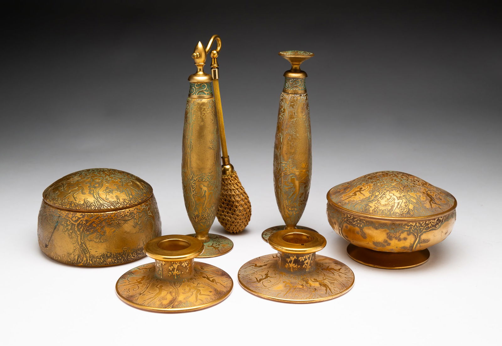 IMPRESSIVE ART NOUVEAU DRESSER SET BY DEVILBLISS. (1 of 4)