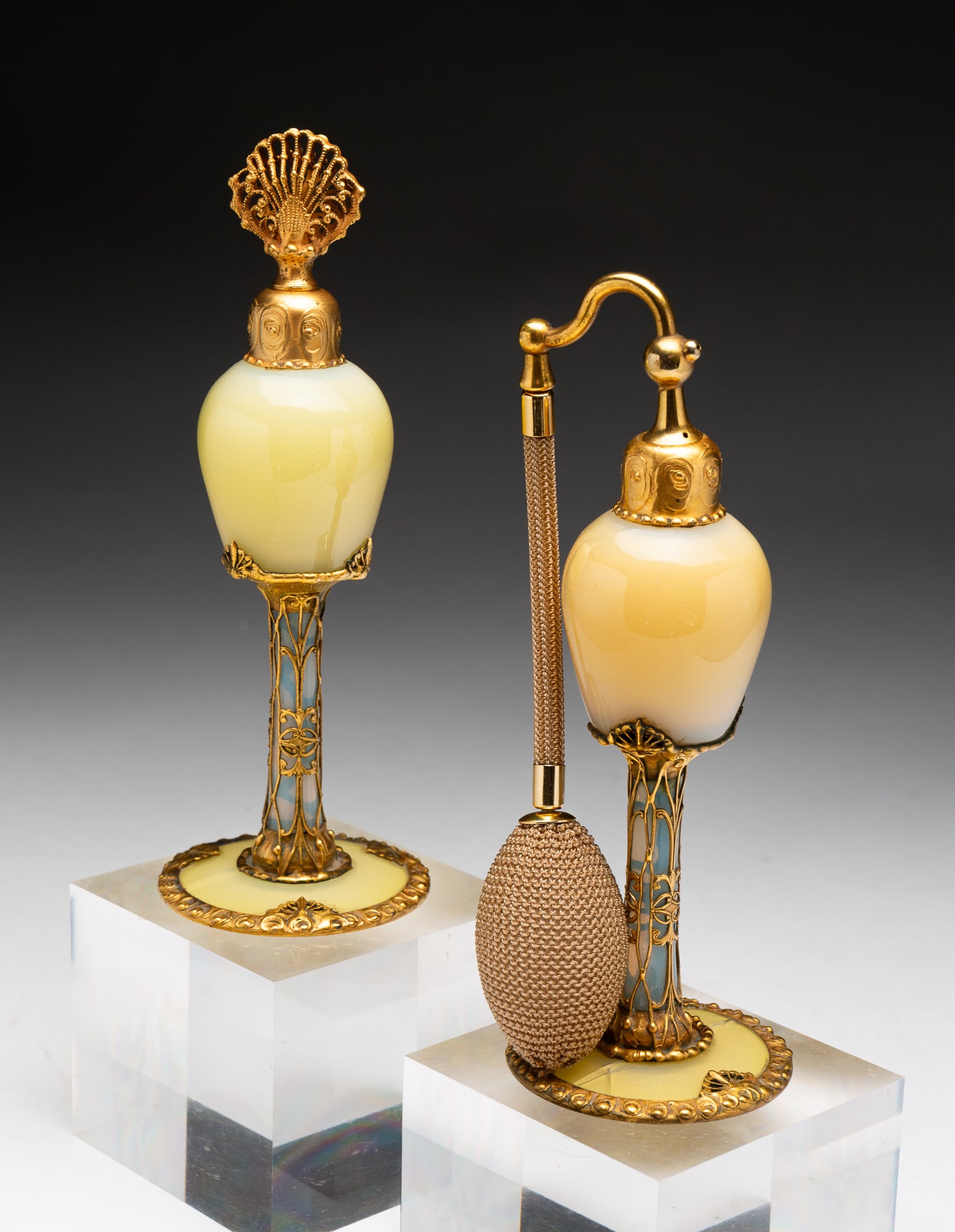 "IMPERIAL" ART NOUVEAU PERFUME ATOMIZER AND DAUBER SET BY DEVILBISS. (1 of 6)