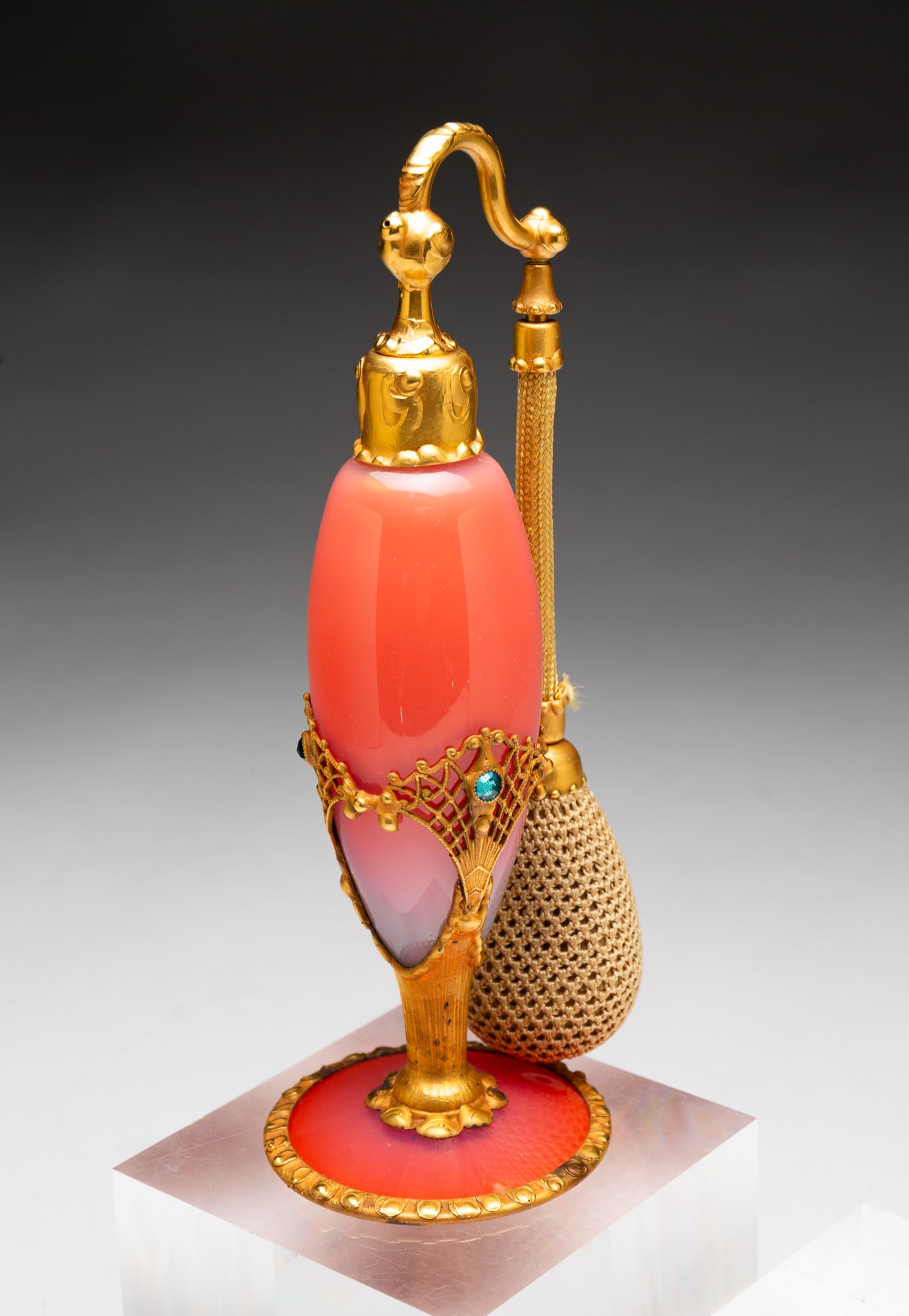 "IMPERIAL" PEACHBLOW PERFUME ATOMIZER BY DEVILBISS. (1 of 3)