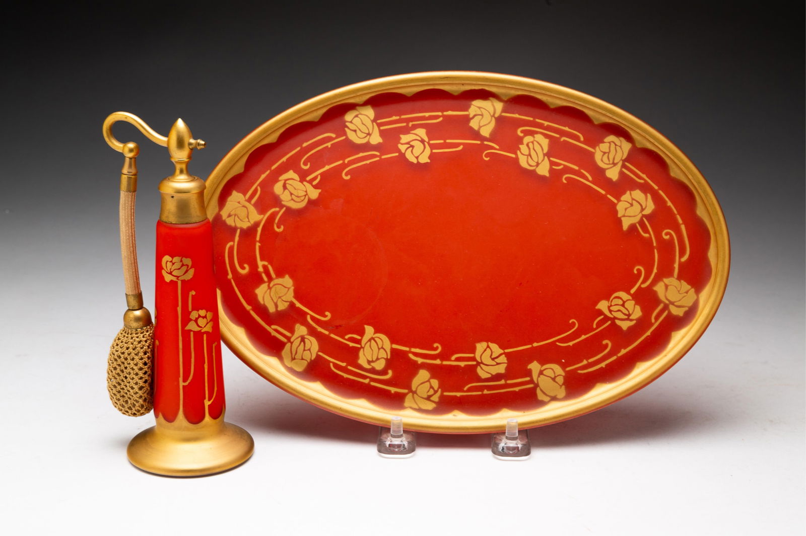 ART NOUVEAU GLASS PERFUME ATOMIZER AND MATCHING TRAY BY DEVILBISS. (1 of 4)