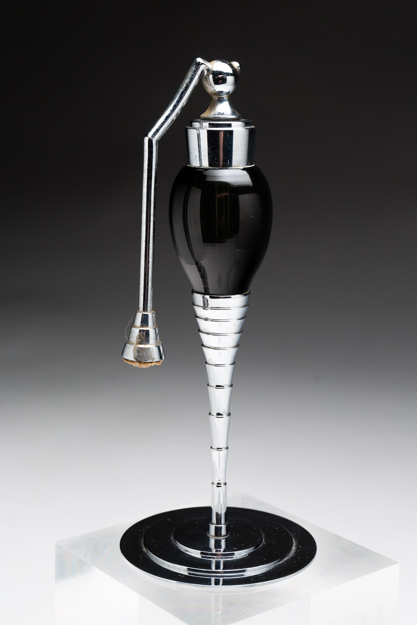 ART DECO PERFUME ATOMIZER BY DEVILBISS. (1 of 2)