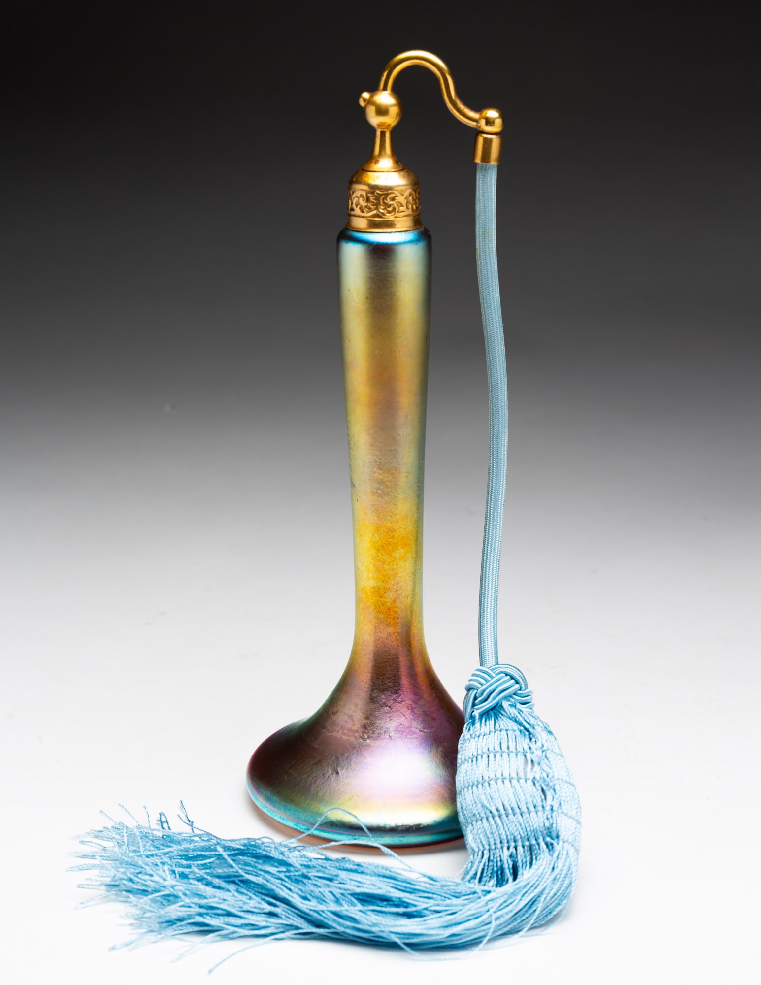 STEUBEN GOLD AURENE ART GLASS PERFUME ATOMIZER BY DEVILBISS. (1 of 3)