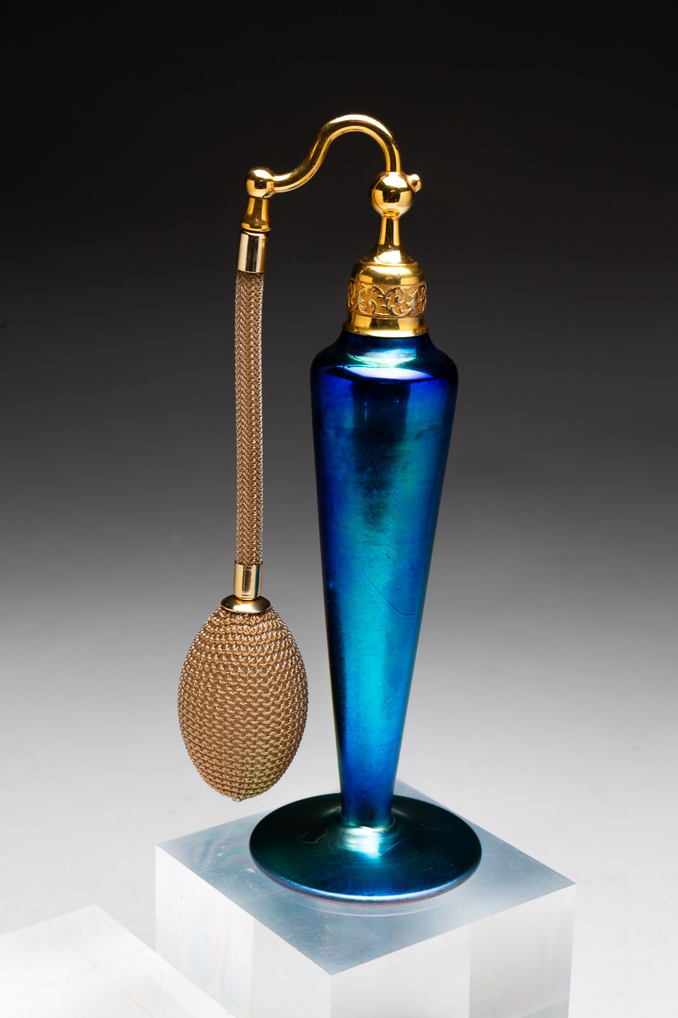 STEUBEN BLUE AURENE ART GLASS PERFUME ATOMIZER BY DEVILBISS. (1 of 3)