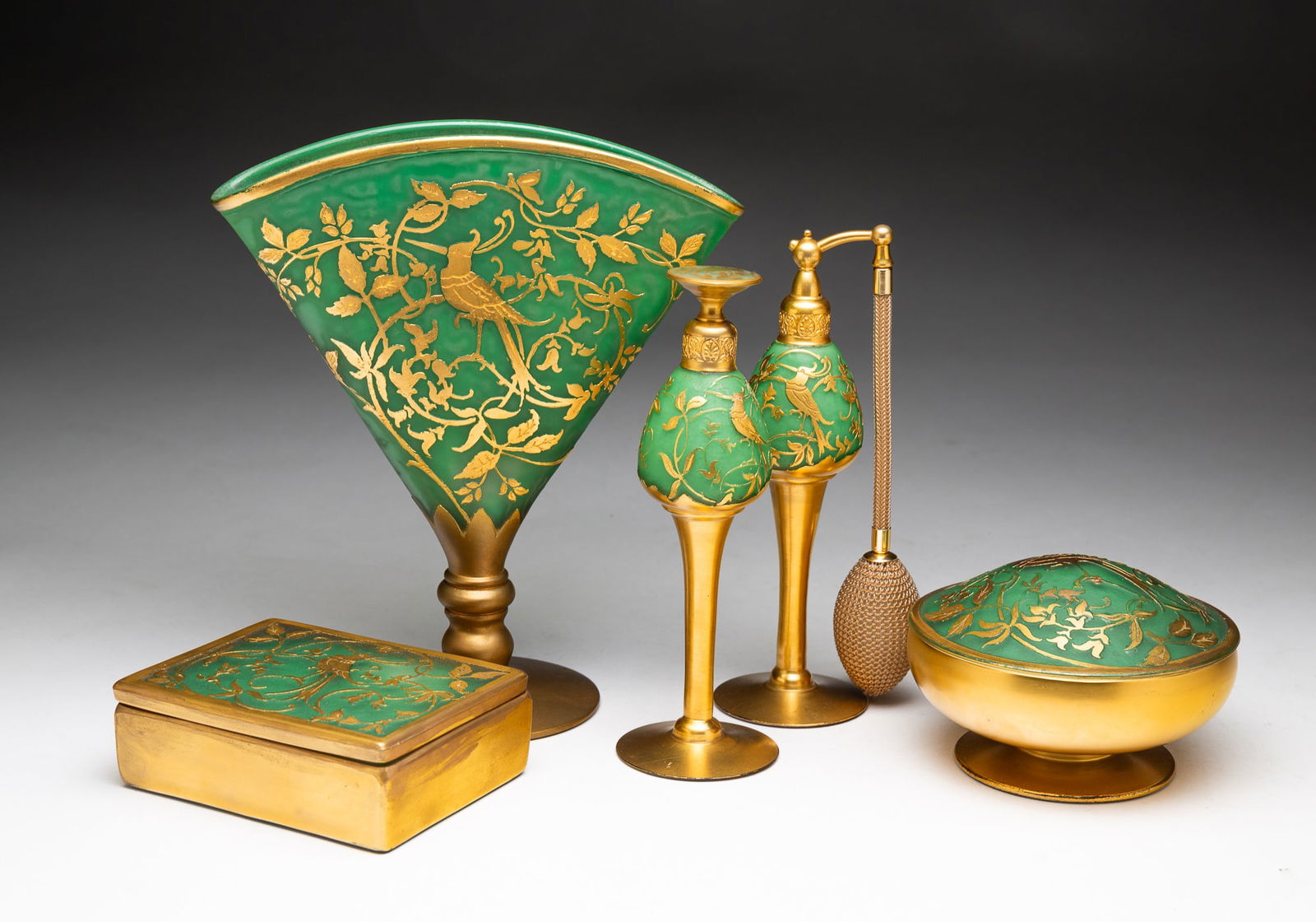 ART GLASS PERFUME ATOMIZER AND DAUBER, FAN VASE, POWDER, AND CIGARETTE BOX BY DEVILBISS. (1 of 6)