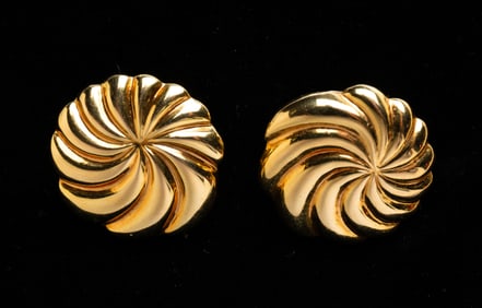 14K YELLOW GOLD HOLLOW SWIRL EARRINGS.