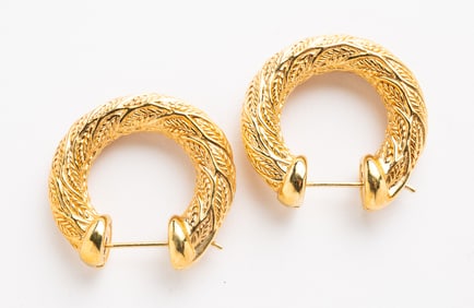 18K YELLOW GOLD CHIMENTO HOLLOW HOOP EARRINGS.