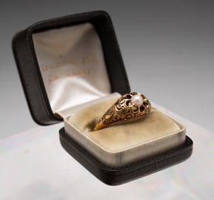 VICTORIAN YELLOW GOLD PEARL RING.