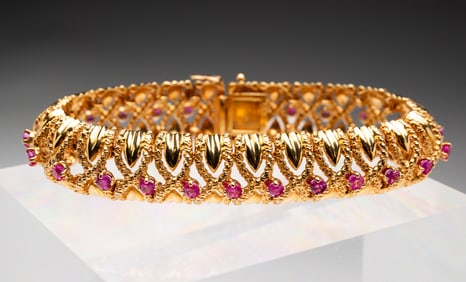18K YELLOW GOLD RUBY BRACELET.