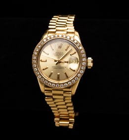WOMEN'S 18K ROLEX OYSTER PERPETUAL DATEJUST WATCH.