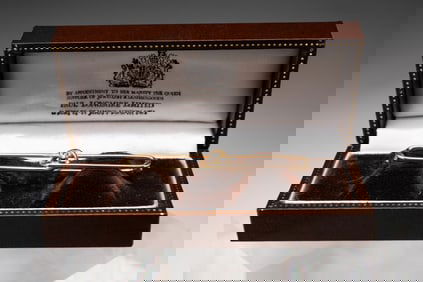 14K YELLOW GOLD AND DIAMOND BAR PIN.