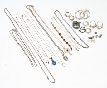 GROUP OF STERLING SILVER JEWELRY.