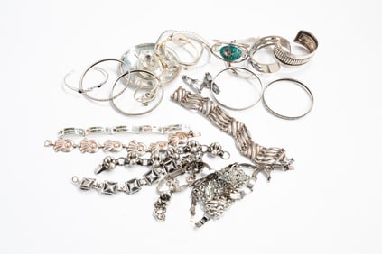 GROUP OF STERLING SILVER BRACELETS.