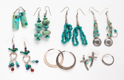 NATIVE AMERICAN AND SOUTHWESTERN STERLING SILVER EARRINGS.