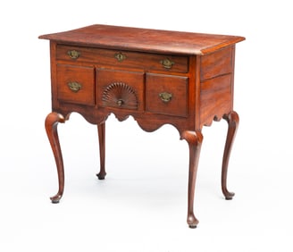 DIMINUTIVE MAHOGANY QUEEN ANNE DRESSING TABLE.