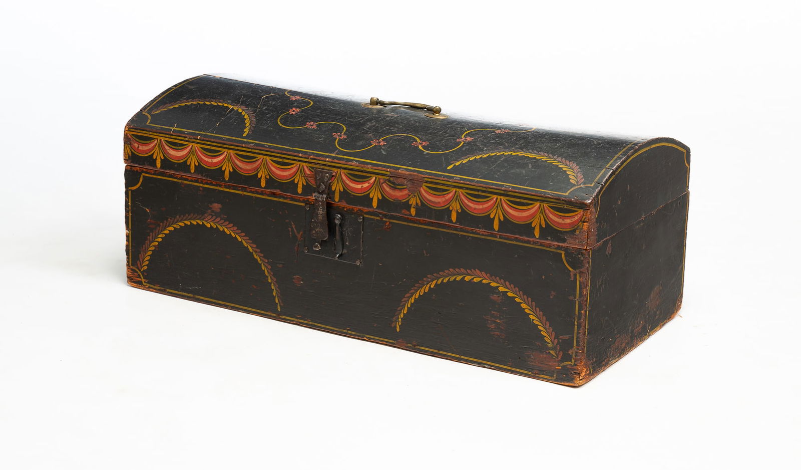 EXCEPTIONAL MASSACHUSETTS PAINT DECORATED DOME TOP TRUNK. (1 of 8)