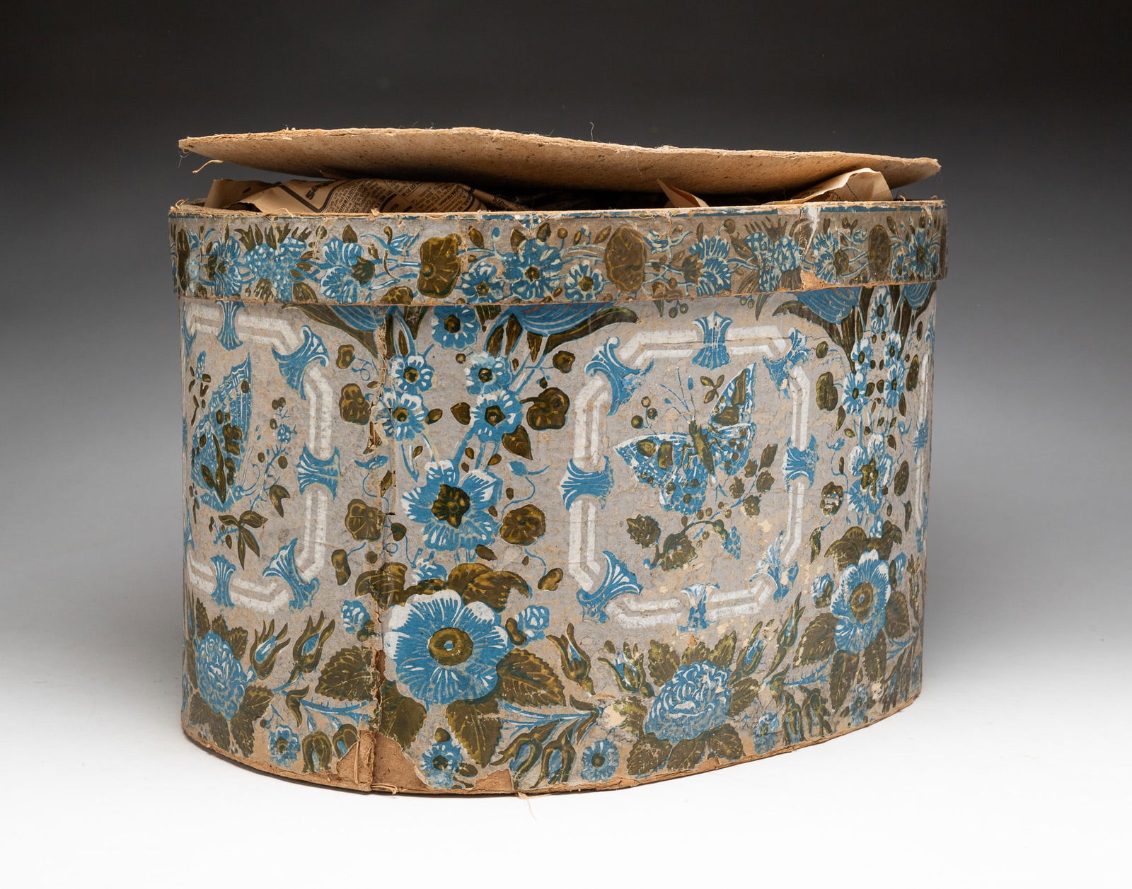 WALLPAPER COVERED BAND BOX WITH ORIGINAL LABEL. (1 of 3)