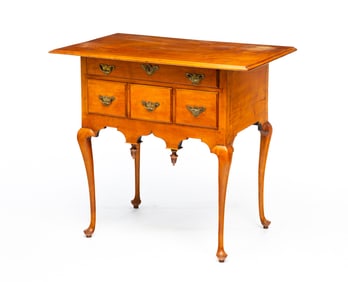 DIMINUTIVE QUEEN ANNE DRESSING TABLE.