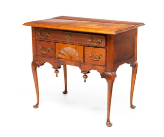 CHERRY QUEEN ANNE DRESSING TABLE.