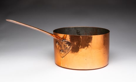 EARLY DOVETAILED COPPER POT.