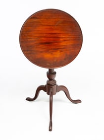 QUEEN ANNE MAHOGANY TILT TOP CANDLESTAND.