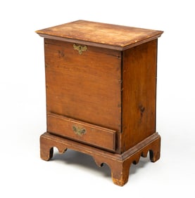 CHIPPENDALE STYLE CELLARETTE.