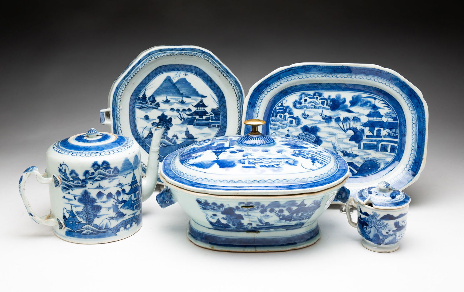 FIVE PIECES OF CANTON. (1 of 7)