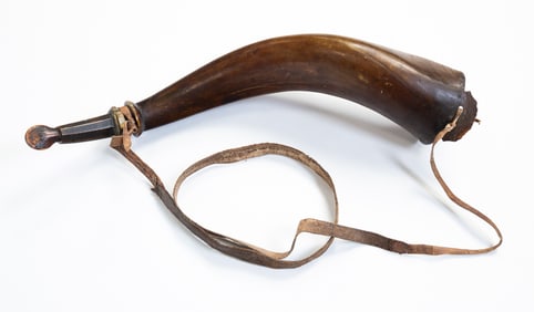 LARGE POWDER HORN.