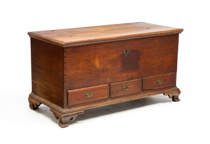 PENNSYLVANIA CHIPPENDALE BLANKET CHEST.
