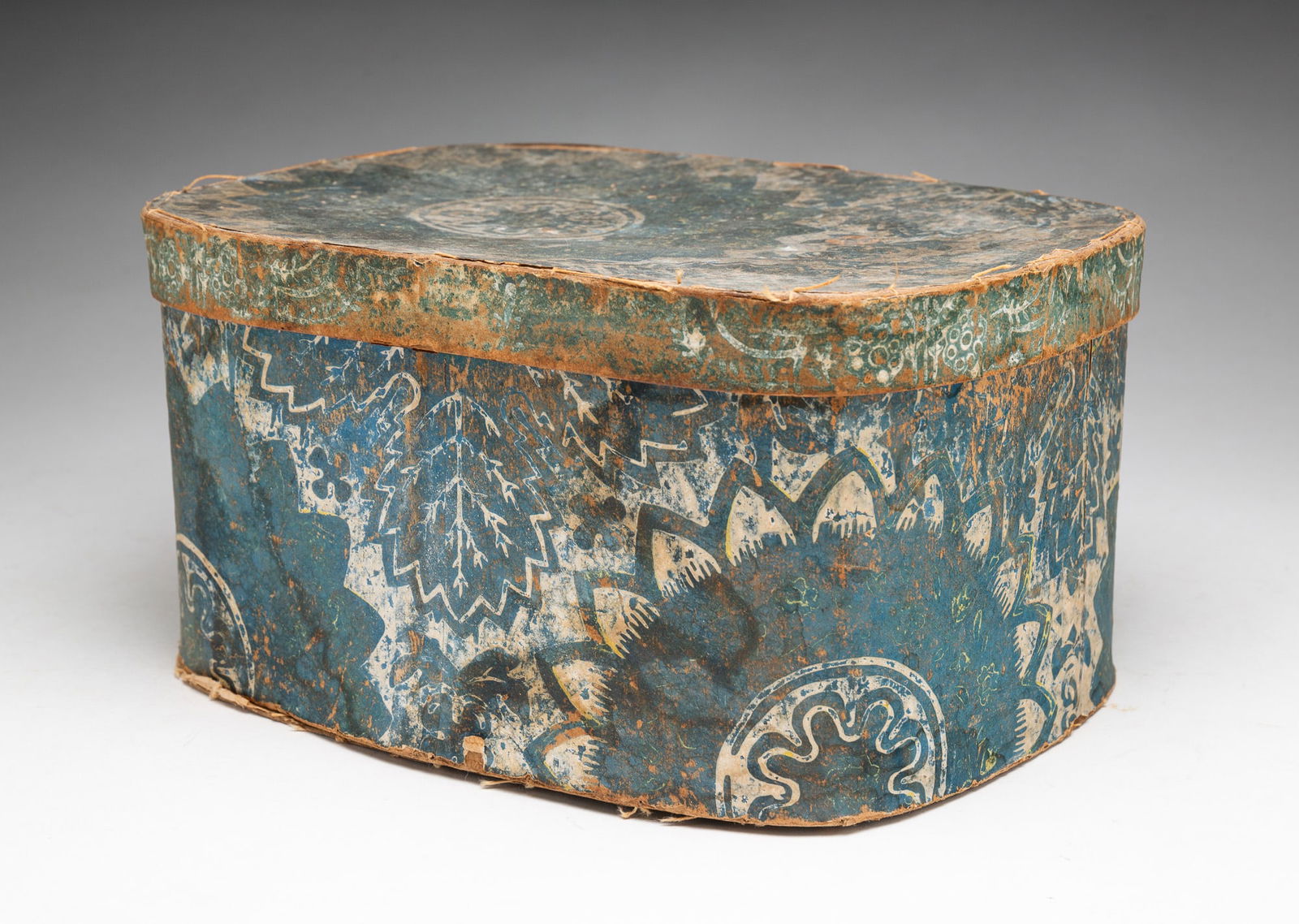 LARGE BLUE WALLPAPER BAND BOX. (1 of 4)