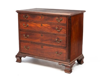 PENNSYLVANIA CHIPPENDALE MAHOGANY CHEST OF DRAWERS.