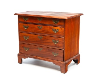 MAHOGANY CHIPPENDALE CHEST OF DRAWERS.