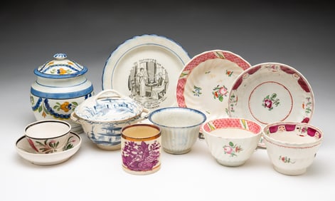 GROUP OF DECORATED CERAMICS.