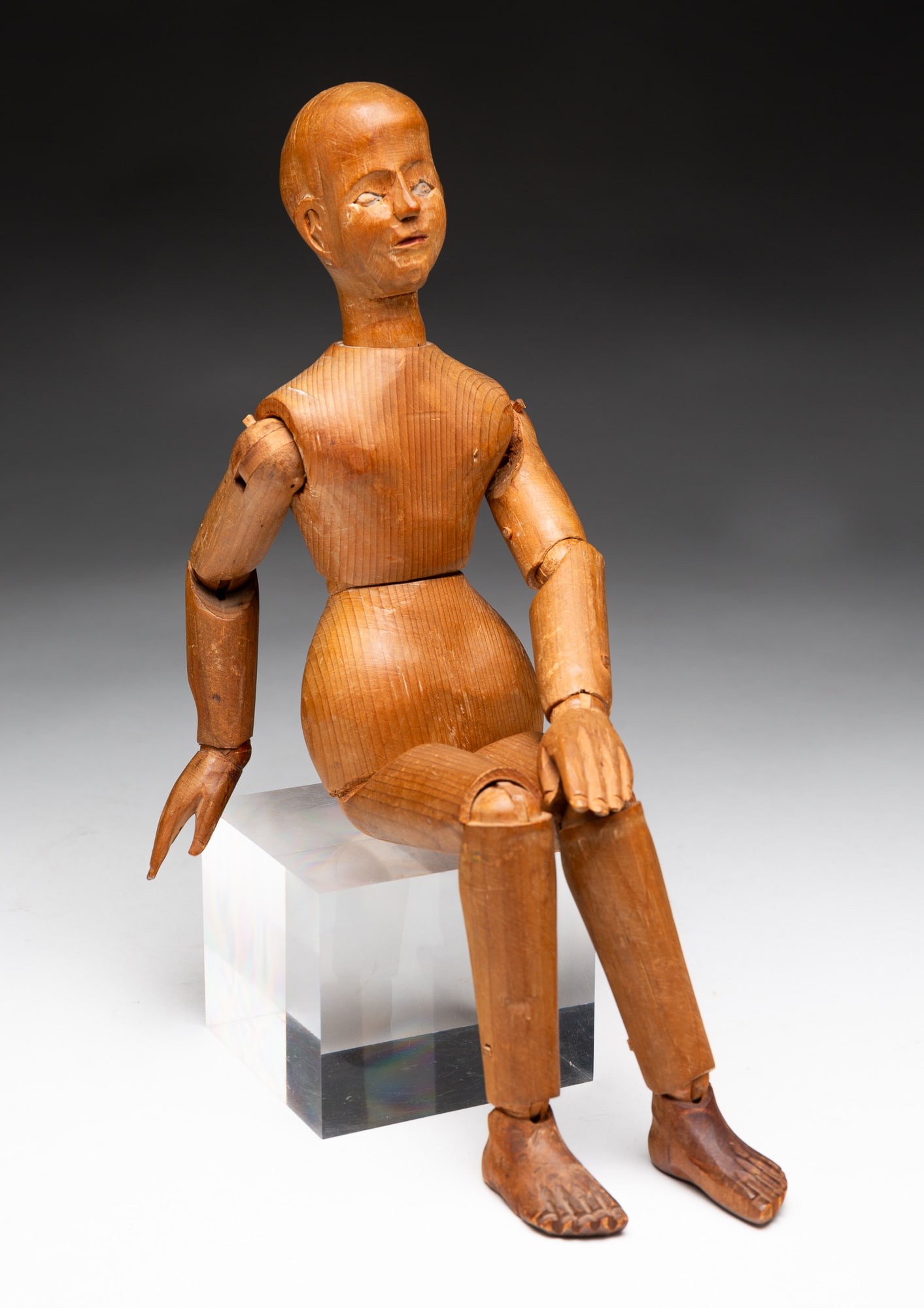 EARLY ARTICULATED ARTIST'S MANNEQUIN. (1 of 4)