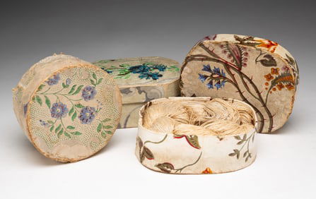 THREE MINIATURE FLORAL WALLPAPER BAND BOXES.