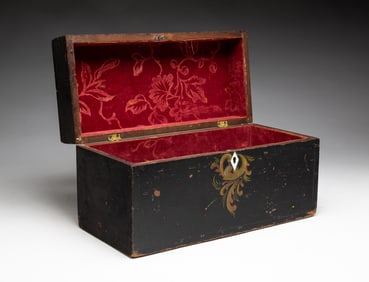 PAINT DECORATED BOX WITH CARRIAGE PAINT DETAIL.