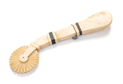 LARGE PIE CRIMPER.