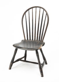CHILD'S SIZE HOOP BACK WINDSOR CHAIR.