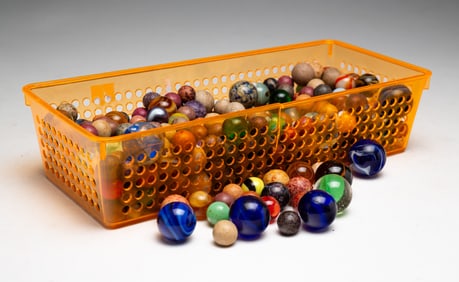 GROUPING OF GLASS AND CLAY MARBLES.