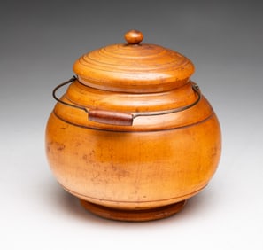 DIMINUTIVE HANDLED PEASEWARE LIDDED JAR.