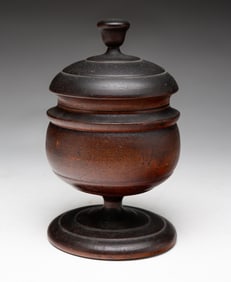 DIMINUTIVE PEASEWARE LIDDED CONTAINER.