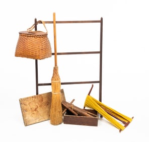 GROUP OF HOUSEHOLD ITEMS.