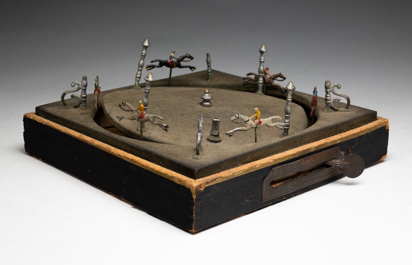 "JEU DE COURSE?? HORSE RACING GAME. (1 of 4)