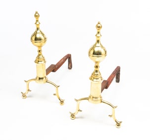 A PAIR OF NEW YORK FEDERAL BRASS ANDIRONS.