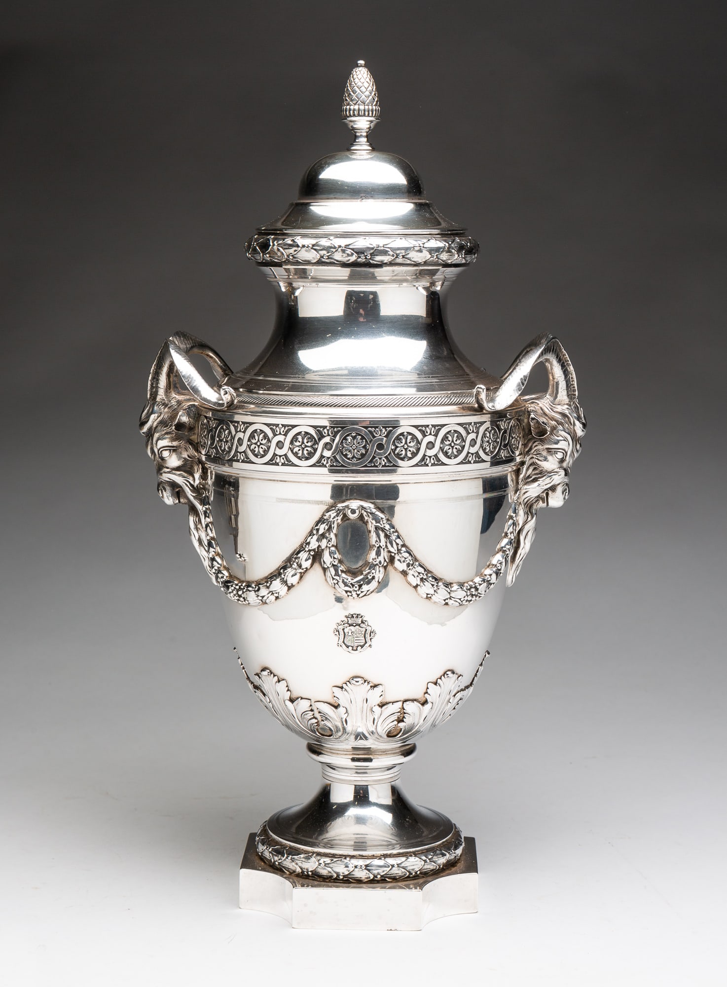FINELY DETAILED BOIN TABURET SILVER LIDDED URN. (1 of 7)