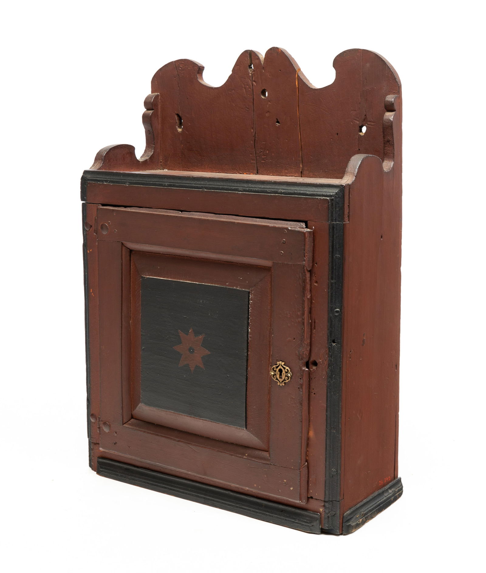 COUNTRY QUEEN ANNE PAINTED HANGING CABINET. (1 of 4)