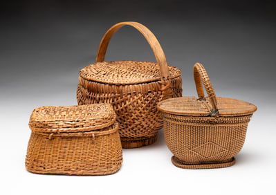A SABBATHDAY LAKE SHAKER LIDDED BASKET AND TWO OTHER LIDDED BASKETS.