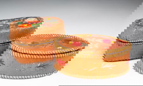 TWO NATIVE AMERICAN QUILLED BIRCH BOXES.