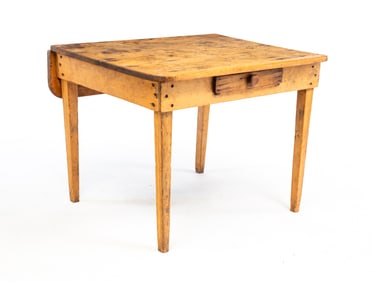 COUNTRY DROP LEAF TABLE.