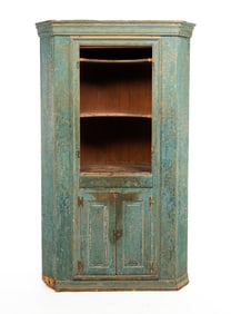 PAINTED BARREL BACK CORNER CUPBOARD.